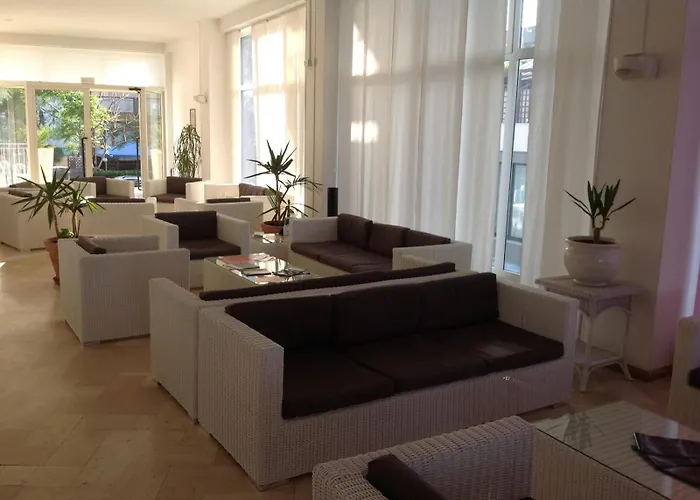 Continental מלון 3*